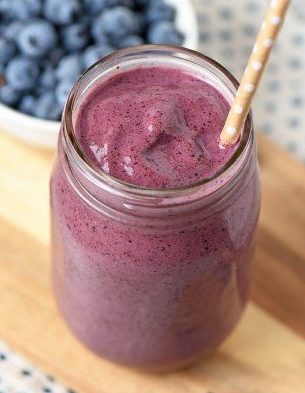STYLECASTER _ 17 High-Protein Smoothies With No Protein Powder _ Blueberry Spinach Smoothie